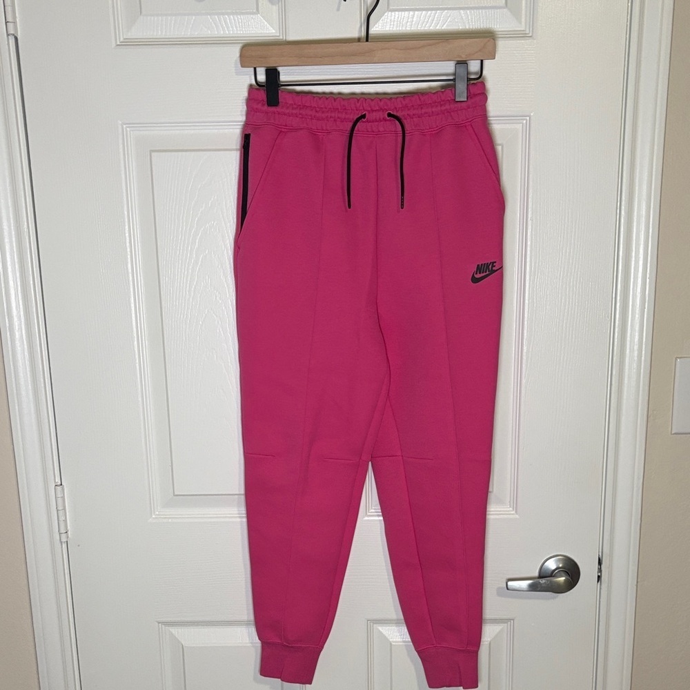 NWT Nike Pink Joggers Size L Standard Fit Fleece Sweatpants